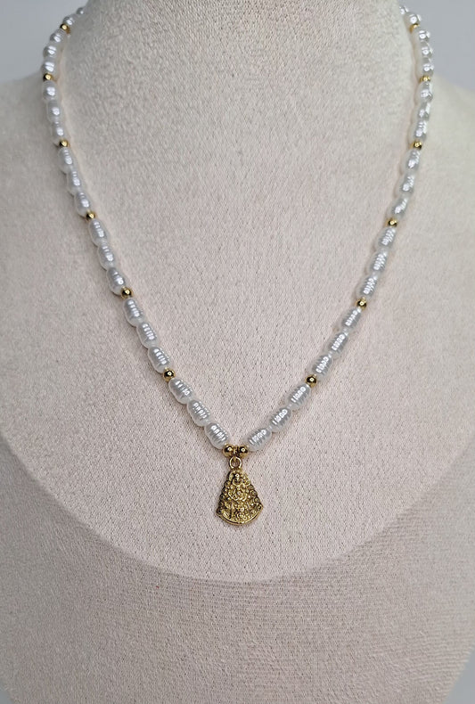 Detalle Collar Perlas Virgen del Rocío