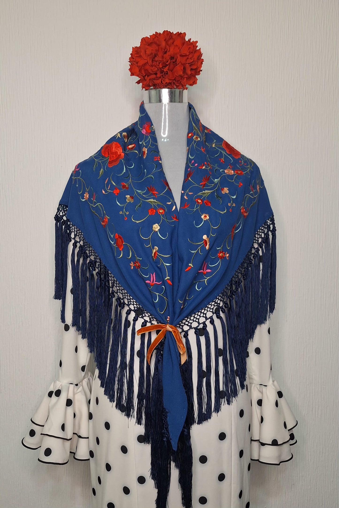 Mantoncillo bordado azul