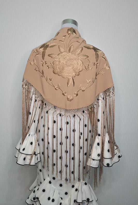 Mantoncillo de flamenca camel bordado al tono