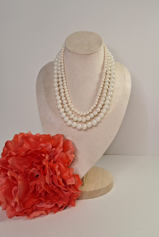Collar triple vuelta