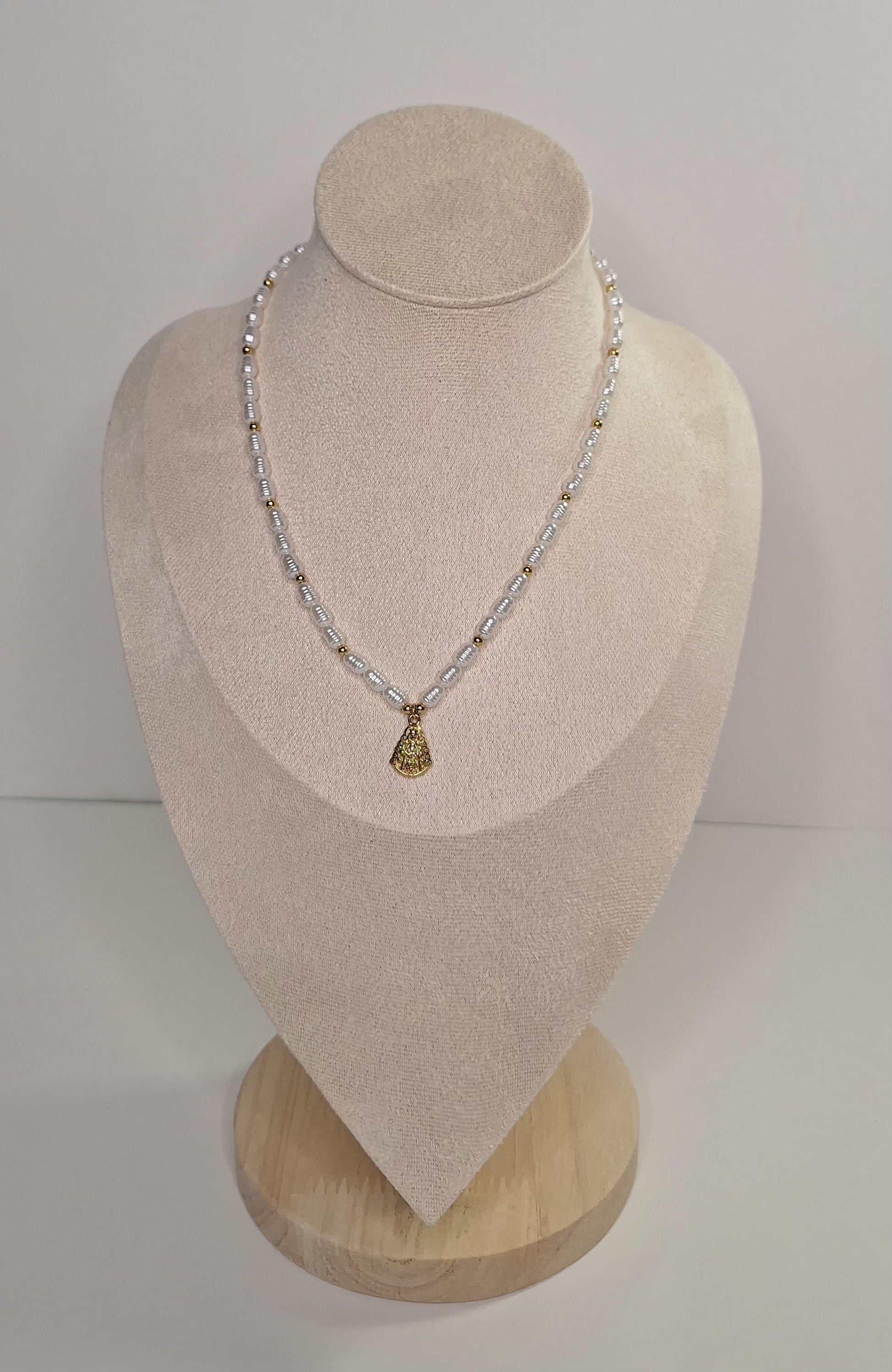 Collar perlas Virgen del Rocío 