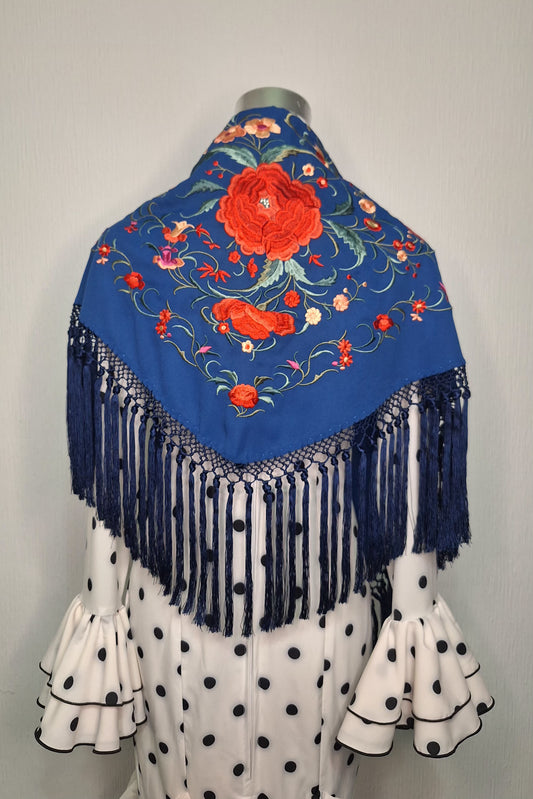 Mantoncillo Esperanza Azul bordado en tonos rojos