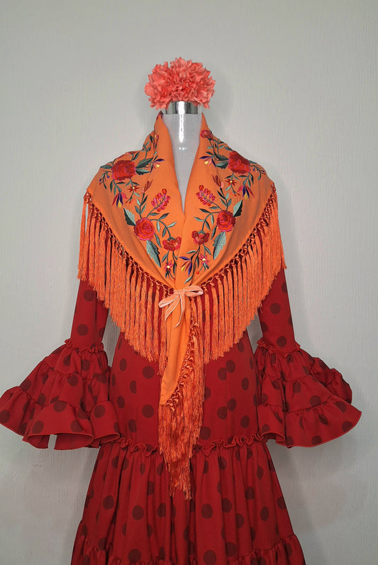 Mantoncillo de flamenca bordado a color coral