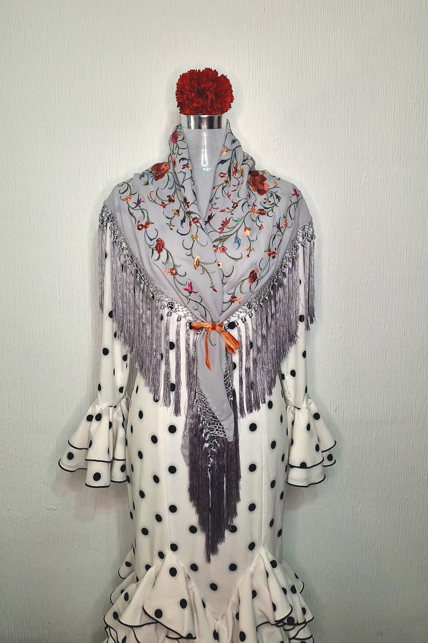Mantoncillo flamenca gris perla