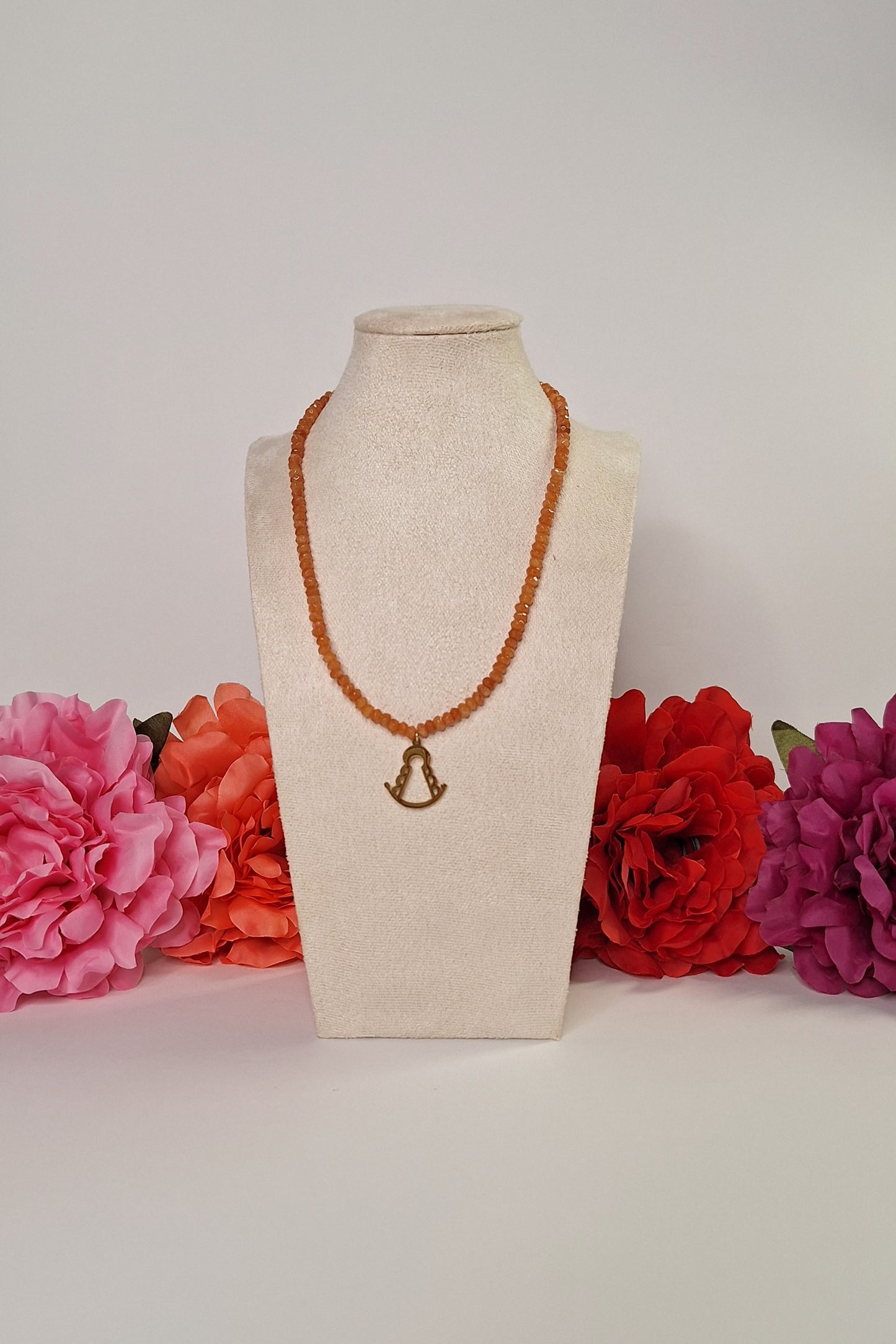 Collar Virgen del Rocío cuentas