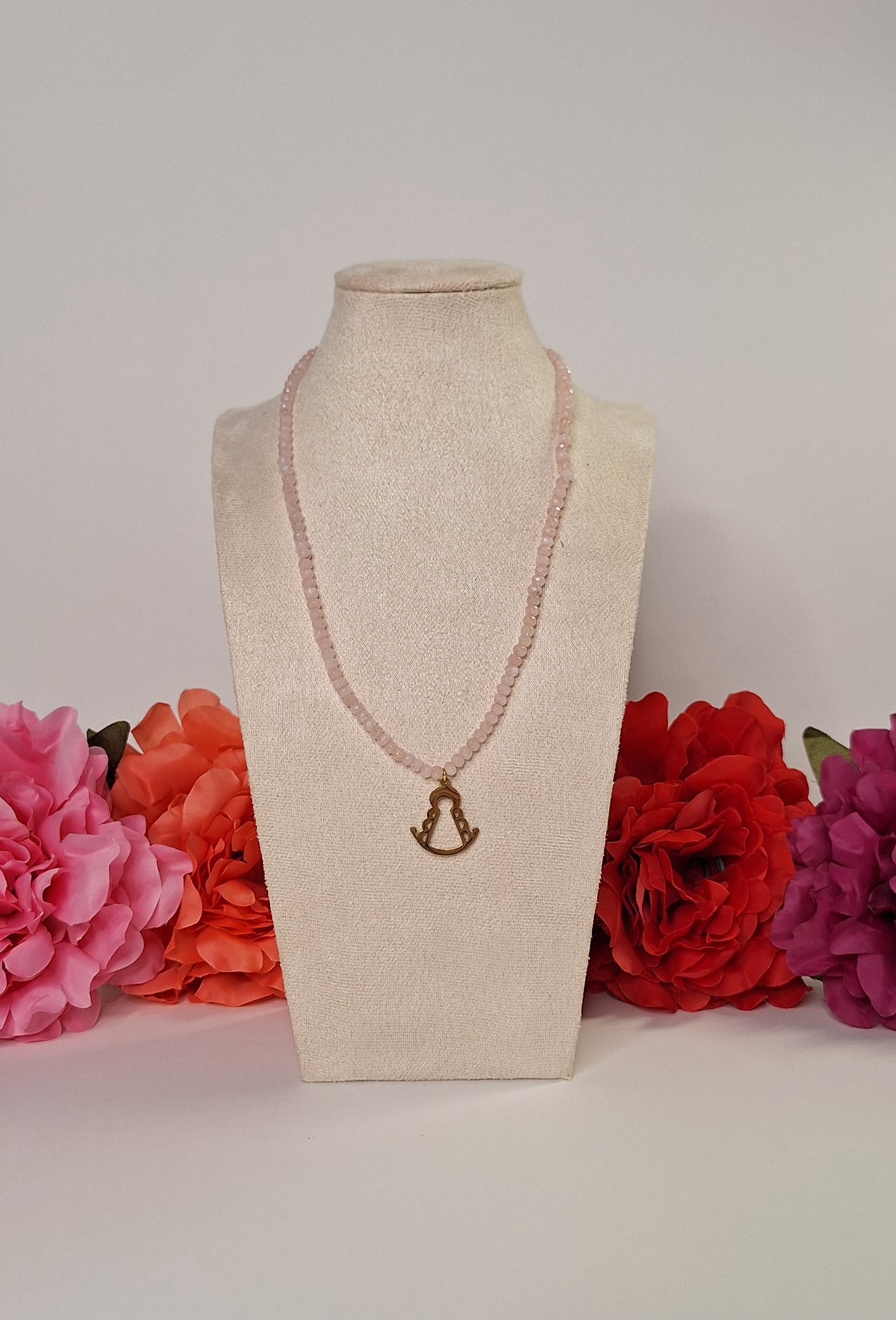 Collar Virgen del Rocío cuentas