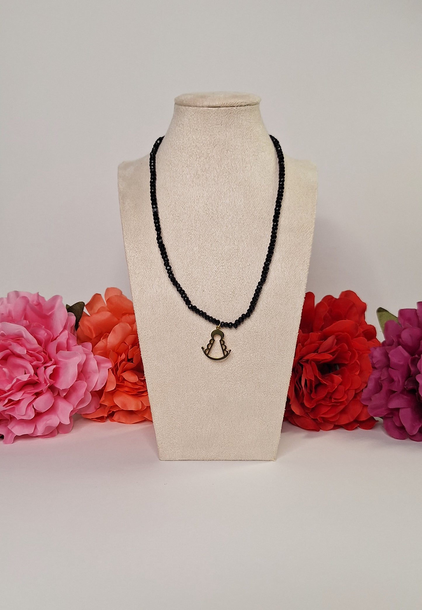 Collar Virgen del Rocío cuentas