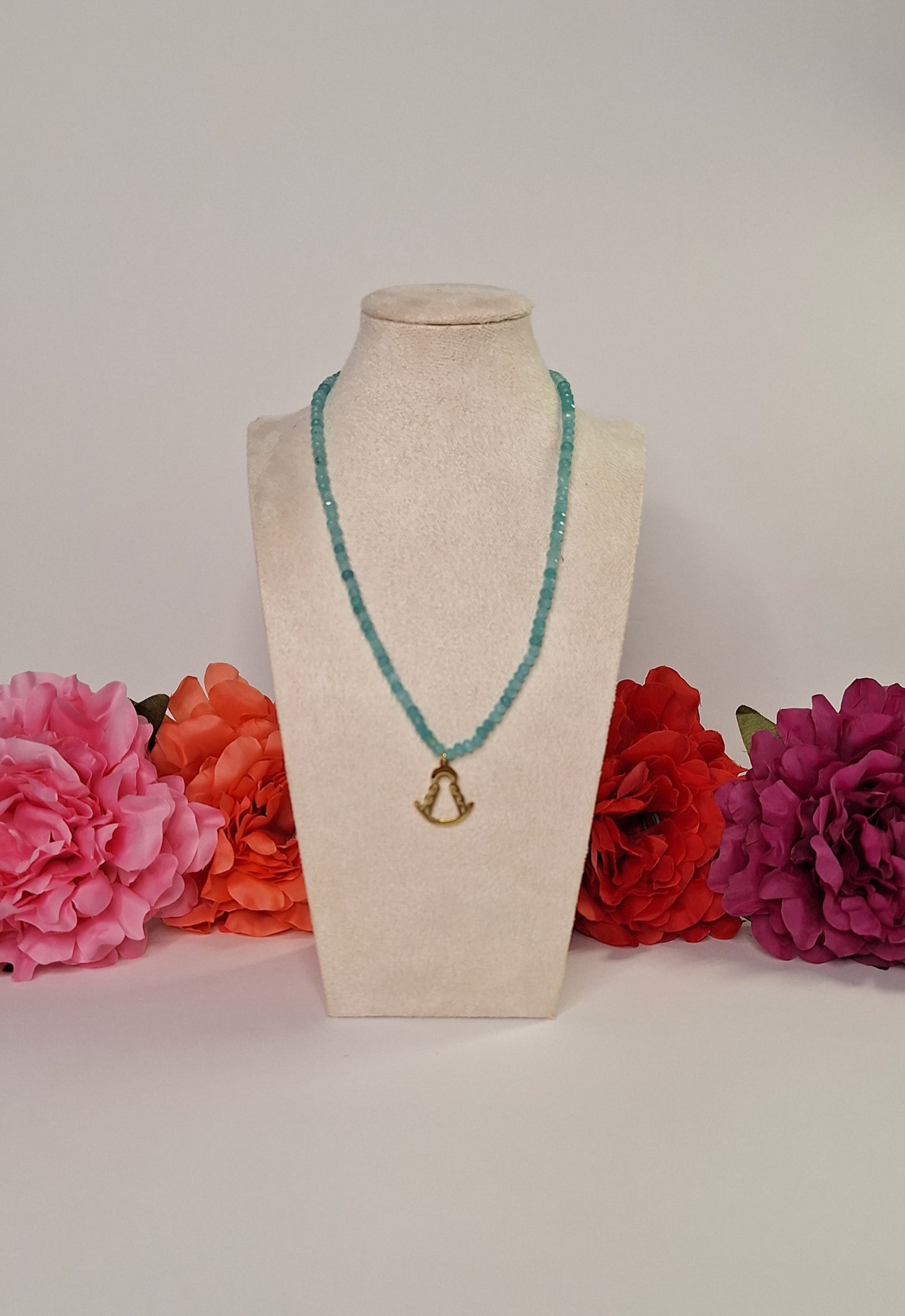 Collar Virgen del Rocío cuentas