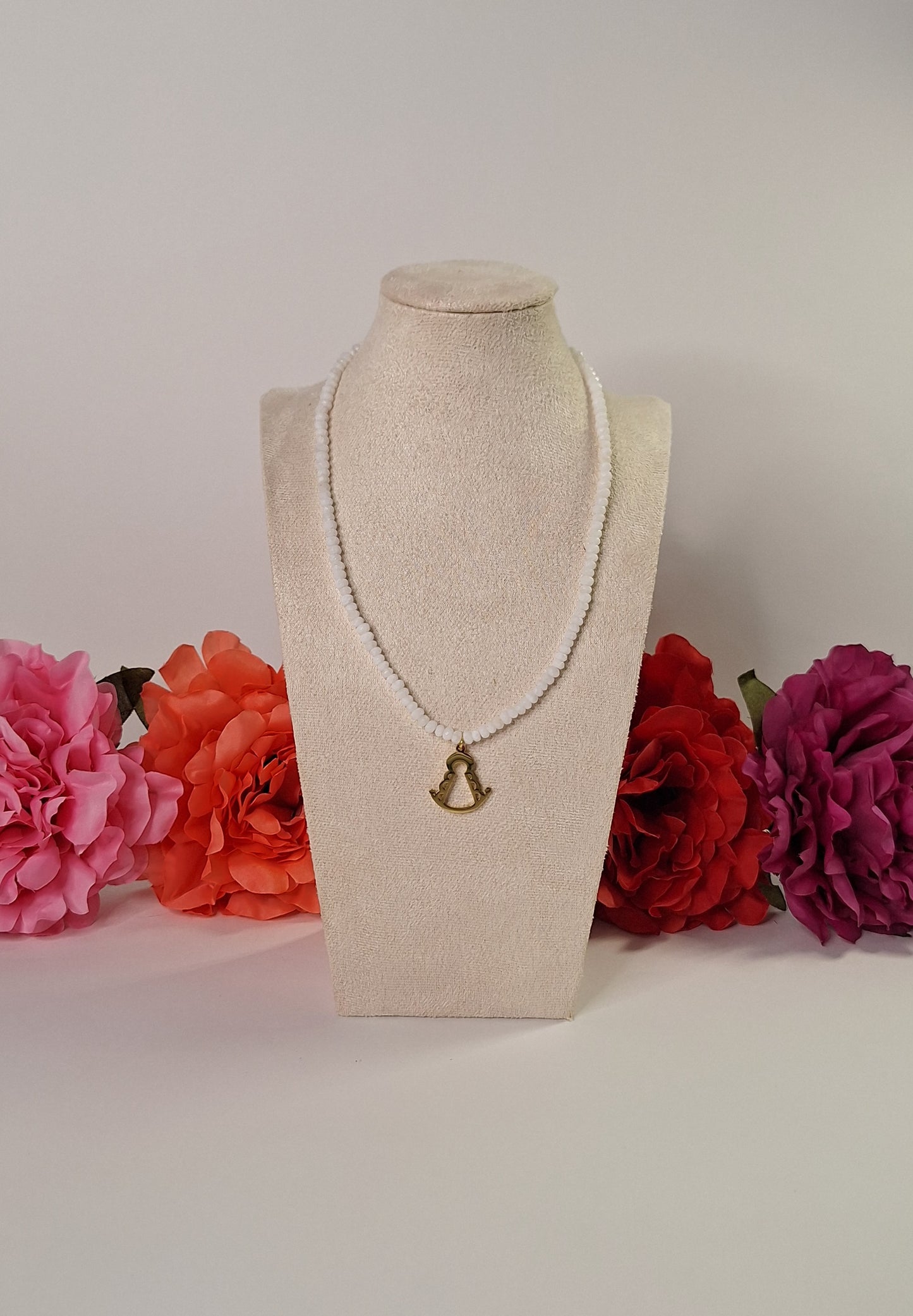 Collar Virgen del Rocío cuentas